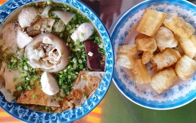 BÁNH CANH BÀ TÁM - Bánh Canh Giò Heo & Bánh Canh Mộc