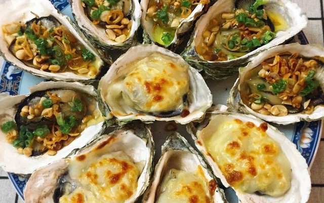 Quán Cô Nga - Hàu Nướng & Chân Gà Quái Thú - Nguyễn Văn Tuyết