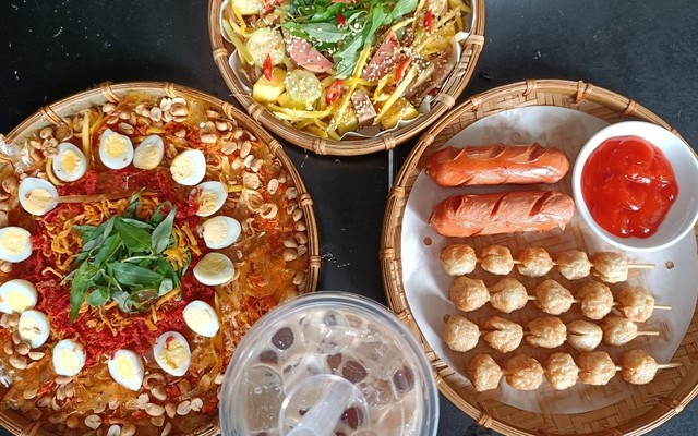 Chân Gà Sốt Thái & Tré Trộn Thủy Tiên - KDC Hiệp Thành 3