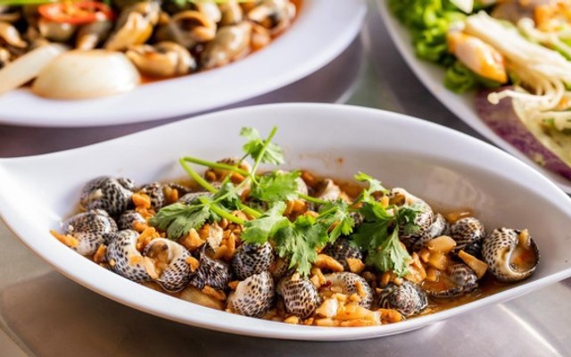 Ốc & Nướng - Cô Ba