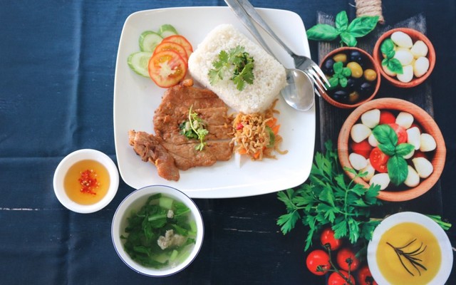 Py's Kitchen - Cơm Tấm - DT743A