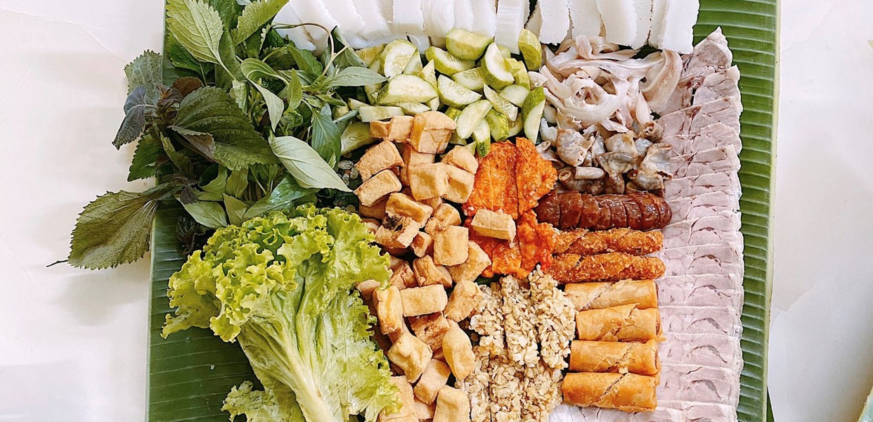 MẸT BÚN ĐẬU MẮM TÔM ĐẦY ĐỦ NGUYÊN LIỆU HẤP DẪN ĐƯỢC TRÌNH BÀY BẮT MẮT