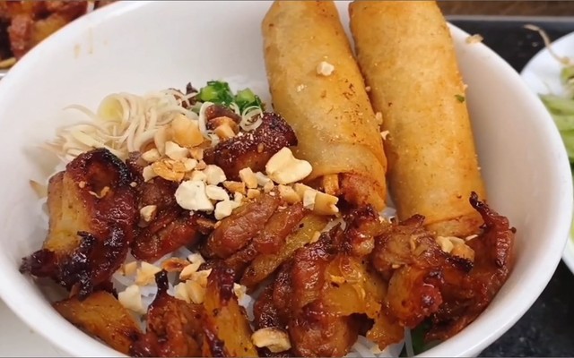 Bún Thịt Nướng Minh Hòa - Bún Bò Xào