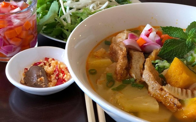 Bún Chả Cá Giang Huế - 73 Lê Thanh Nghị