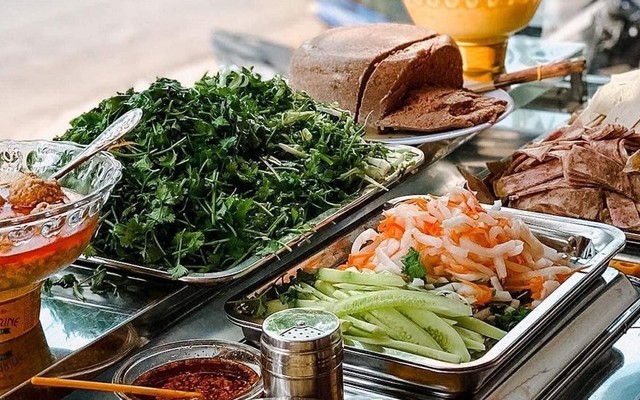 Bánh Mì Ba Lẹ - Bánh Mì Pate Thập Cẩm & Bánh Mì Cá - Nguyễn Thái Sơn