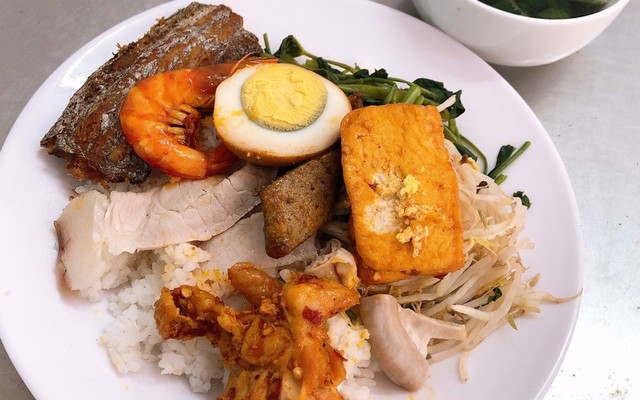 Quán Cơm Phương Nhi - Vân Đồn