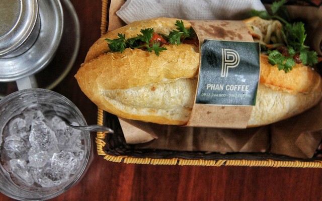 Bánh Mì Phan - 325c Quang Trung