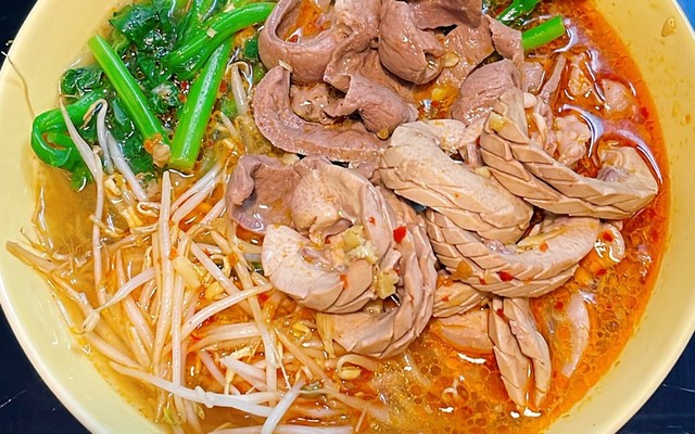Cô Bún - Mì Tim Cật Chua Cay