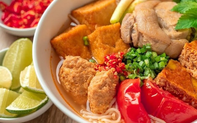 Bún Riêu Cua & Gỏi Cuốn Dâu Tây - Bình Chuẩn