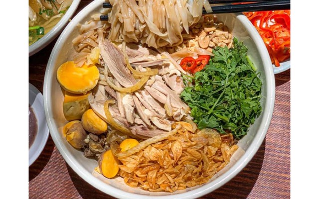 Phương Quán - Phở Gà Trộn Đặc Biệt - Hàm Long