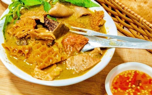 Quán Phá Lấu 825 - Phá Lấu & Gà Vịt Chiên - Vĩnh Khánh