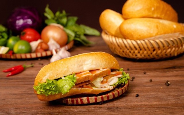 Dũng Hạnh - Bánh Mì Giò Chả - Dịch Vọng Hậu