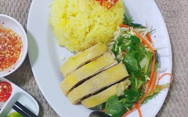 Cơm Gà Tam Kỳ Thanh Thúy - Cơm Gà & Miếng Gà - Đường Số 1