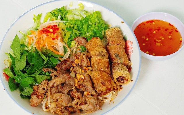 Thanh Trúc - Bún Xào Chả Giò & Bún Nem Nướng - Ba Tháng Hai