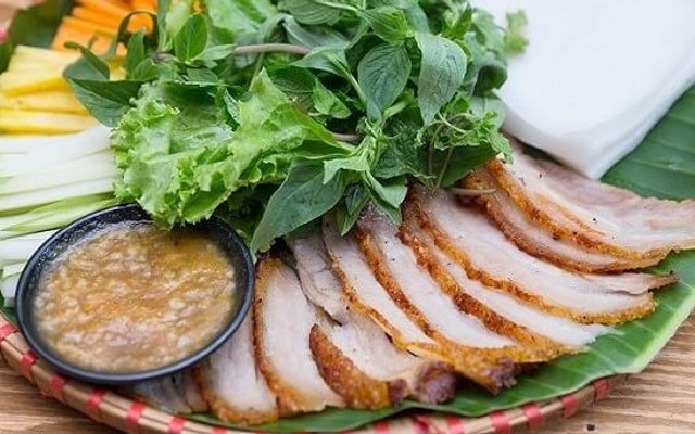 Hà Trần Quán - Bánh Tráng Cuốn Thịt Heo & Chân Gà Sả Ớt
