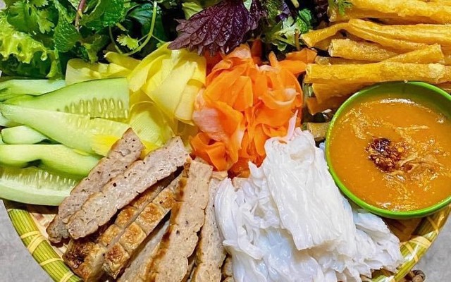 Nem Nướng & Bún Trộn Mẹ Chip - Xuân La