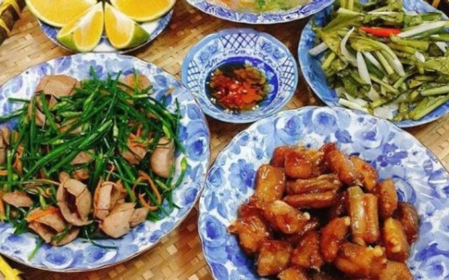 Relics - Cà Phê & Cơm Gia Đình