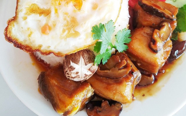 Cơm Bếp Bầm Tôi - Cơm Sườn & Cơm Gà - Nguyễn Khánh Toàn