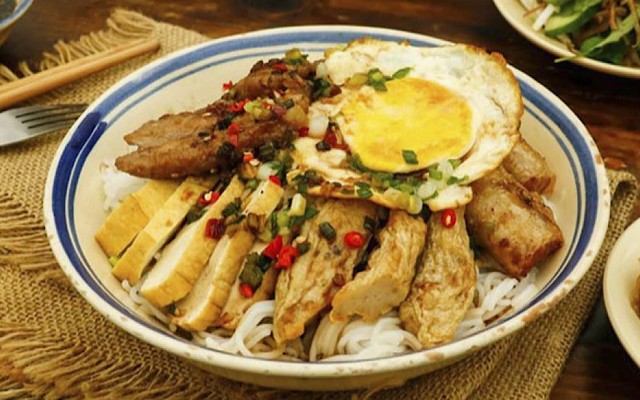 Quán Bún Xì Dầu Ông Tạ - Cách Mạng Tháng Tám