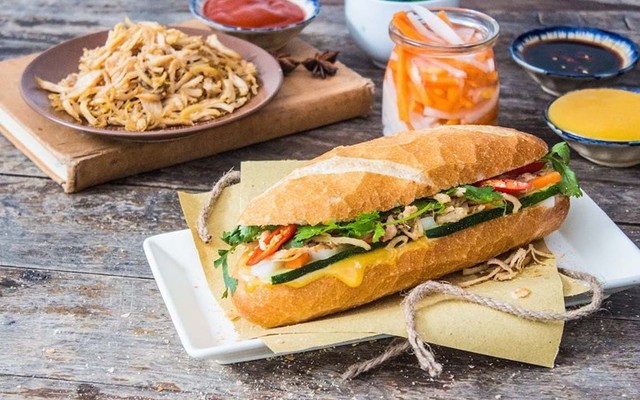 Bánh Mỳ Hồng Khuyên - Trần Quốc Vượng