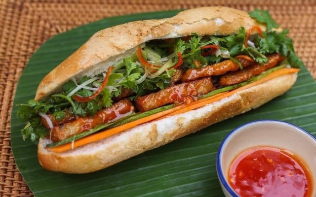Bailando - Bánh Mì Chảo, Sốt Vang & Đồ Uống Nhiệt Đới