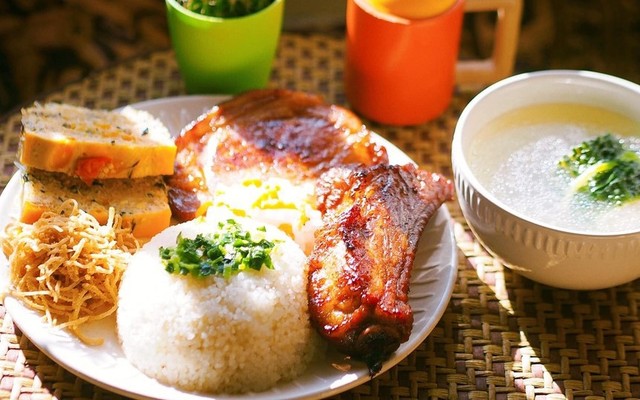 Bánh Cuốn, Gà Tần & Bún Chả - 18 Kiều Mai