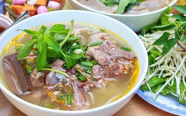 Quán Bún Bò Huế Ông Bà Chín - Lê Lợi