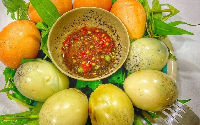 NHÀ MẸ TOM - Hột Gà Nướng & Trà Tắc Mật Ong - Cách Mạng Tháng 8