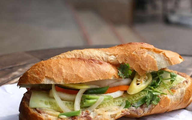 Hoàng Kim Kê - Bánh Mì & Xôi Gà - Phạm Hùng