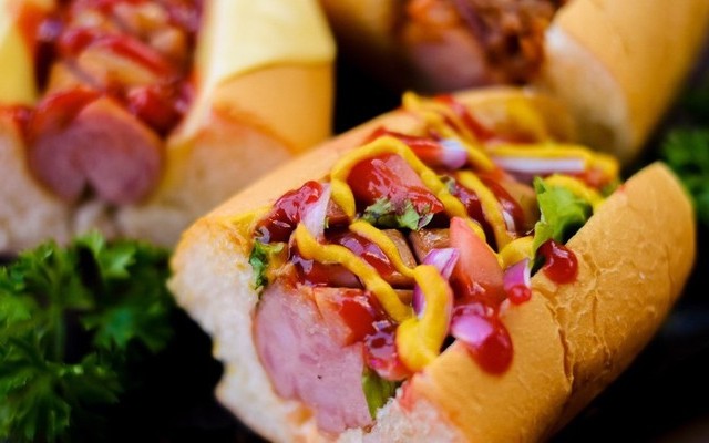 Hotdogs Anh Tây - Cách Mạng Tháng 8