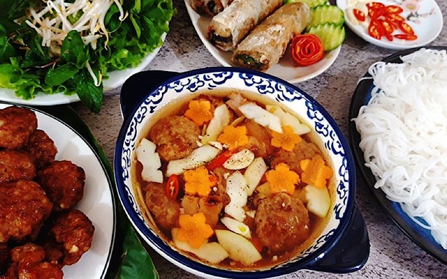 Quán Bún Chả Thăng Long - Hồ Thị Tư