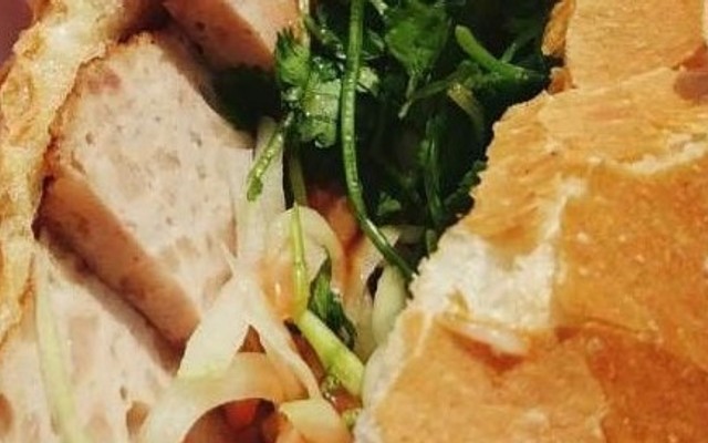 Bánh Mì Chả Nóng Long Đỉnh -  Xuân La