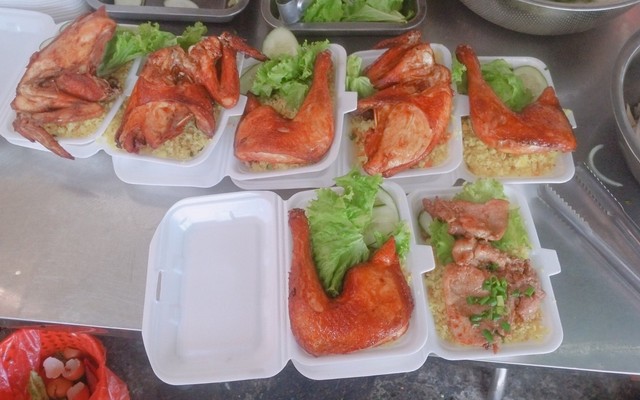 Cơm Gà Bát Vị - Cơm Thố & Cơm Chiên Giòn - Nguyễn Tri Phương