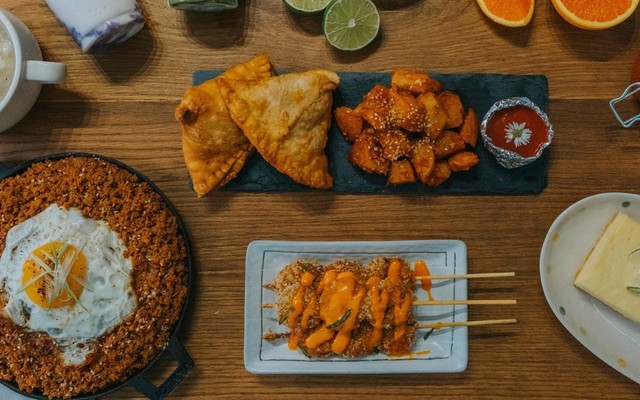 Lù Đù - Cơm Bò Bulgogi & Bánh Bò Kho - Bành Văn Trân