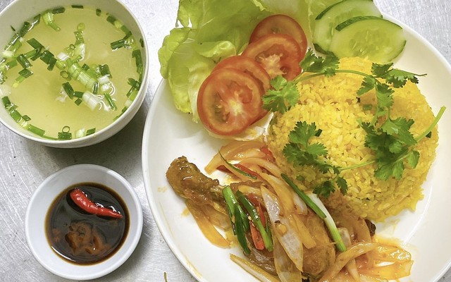 Cơm Gà Xối Mỡ A Mập - Món Xào & Nước Giải Khát - Trương Phước Phan