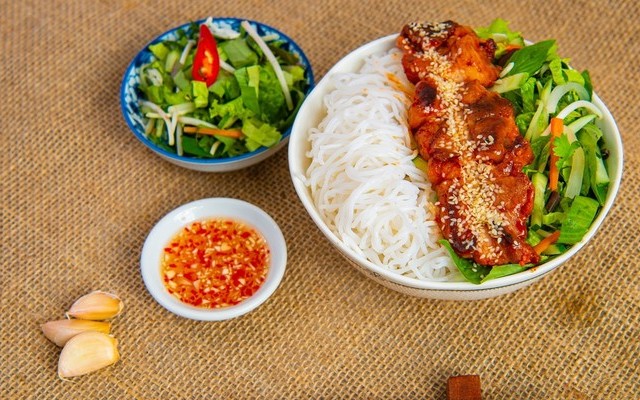 Bún Thịt Nướng Khói - Lê Văn Lương