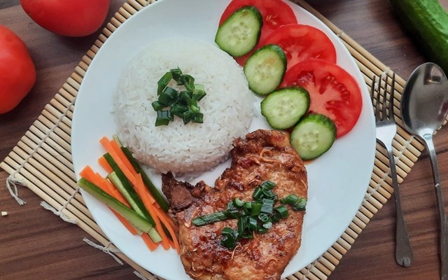 Cơm Bình Dân Hoàng Yến - Nguyễn Hữu Thọ