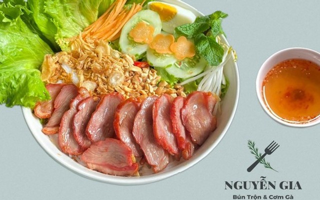 Nguyễn Gia - Bún Trộn & Cơm Gà - Nguyên Hồng