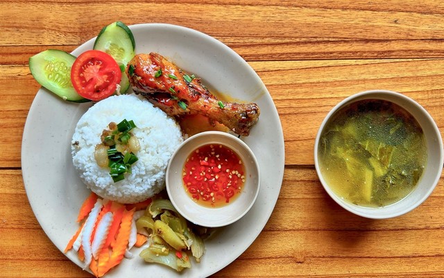 Cơm Tấm Cô Ba Sài Gòn - 197 Trần Phú