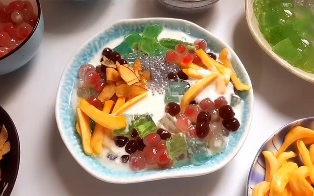 Chè Thụy Sỹ - Thái Sầu Riêng & Chè Đậu Dừa Dầm - 40 Nguyễn Lương Bằng