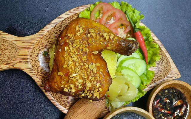 Quán Cơm Gà Xối Mỡ - Bến Vân Đồn