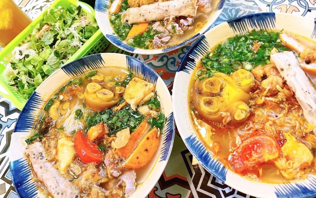 Dương - Bún Riêu Hà Nội & Mì Chua Cay Tim Cật