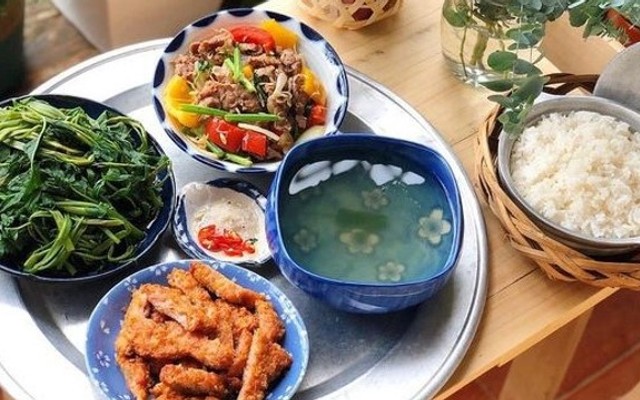 Tiệm Cơm Quốc Dân - K10/20 Phạm Văn Nghị