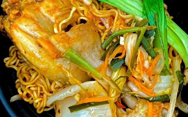 5 Bụi Quán - Mì Trộn & Bún Nem Nướng - Đường Tú Mỡ