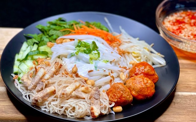 Bánh Tằm Bì Giao - Nguyễn Trọng Tuyển