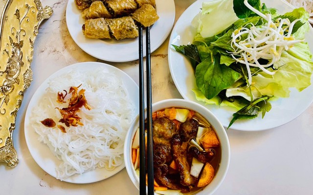 Bún Chả Hà Nội Cô Hằng - Lữ Gia