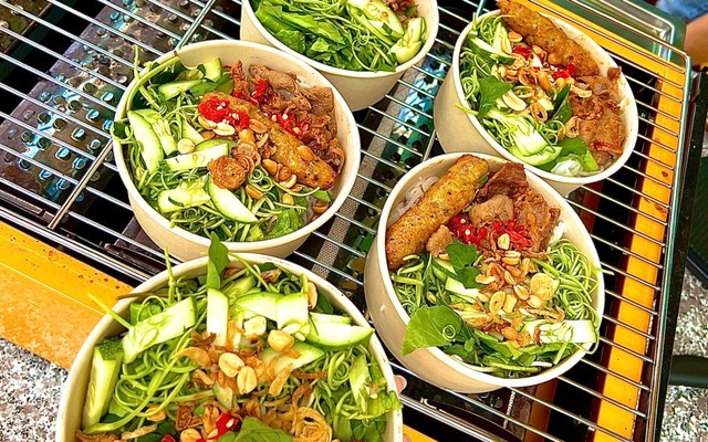 Ăn Vặt Bé Nhi - Trần Xuân Lê
