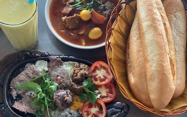 Bánh Mì Bò Kho & Bò Né Cô Hoa - 176 Hà Huy Tập