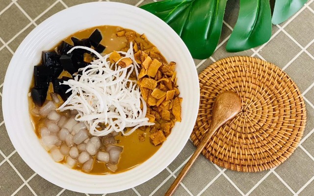 Tiệm Chè Hoa HP - Chè Dừa Dầm & Bánh Mỳ Que Đặc Sản Hải Phòng - Thân Nhân Trung