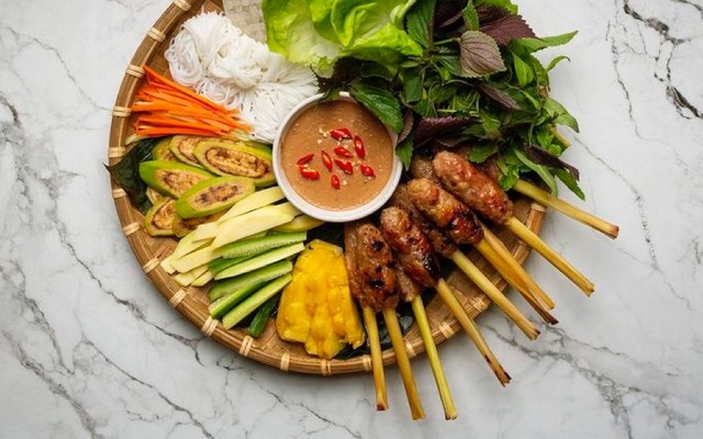 Bún Thịt Nướng, Bánh Cuốn & Phở Khô Hội An - Huy Cận